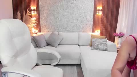 Snapshot of megann_williamss chatting on 12/17/25, 07:31 Megan online show from 12/17/25, 07:31