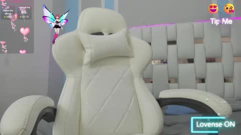 Snapshot of meganqueen2 chatting on 11/08/25, 12:16 Megan Queen online show from 11/08/25, 12:16