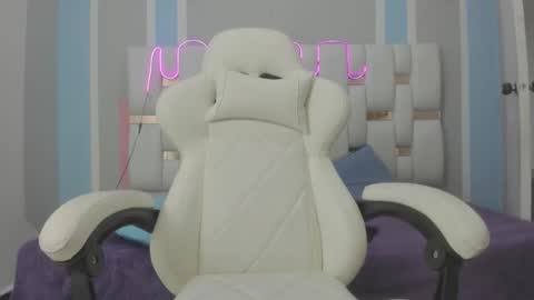 Snapshot of meganqueen2 chatting on 12/16/25, 12:21 Megan Queen online show from 12/16/25, 12:21