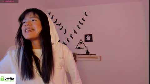 Snapshot of meganthompsonn chatting on 10/02/25, 07:43 Megan online show from 10/02/25, 07:43