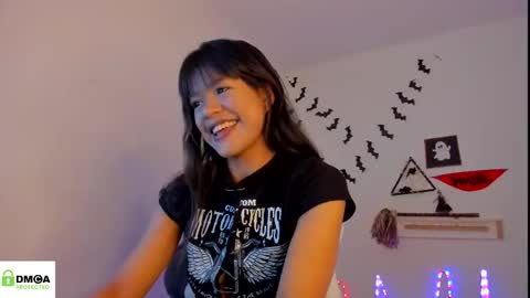 Snapshot of meganthompsonn chatting on 10/05/25, 03:21 Megan online show from 10/05/25, 03:21