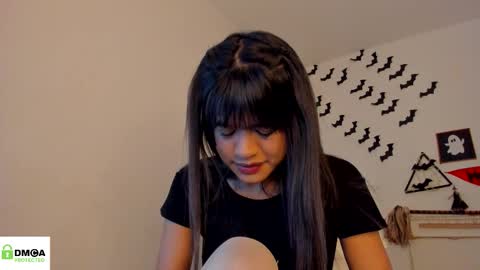 Snapshot of meganthompsonn chatting on 10/26/25, 05:30 Megan online show from 10/26/25, 05:30