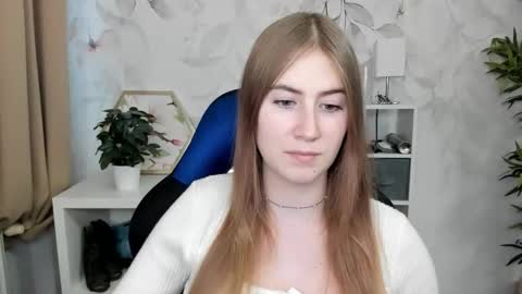 Snapshot of meganx_candy chatting on 11/11/25, 01:44 Megan online show from 11/11/25, 01:44