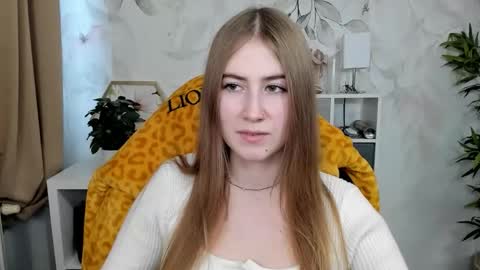 Snapshot of meganx_candy chatting on 11/17/25, 01:39 Megan online show from 11/17/25, 01:39