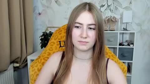 Snapshot of meganx_candy chatting on 11/19/25, 02:17 Megan online show from 11/19/25, 02:17