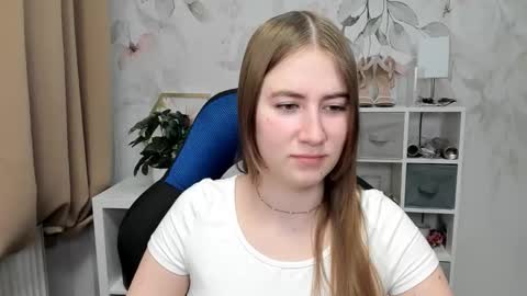Snapshot of meganx_candy chatting on 12/19/25, 06:42 Megan online show from 12/19/25, 06:42