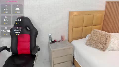 Snapshot of meganzarick chatting on 09/18/25, 12:40 M E G A N online show from 09/18/25, 12:40