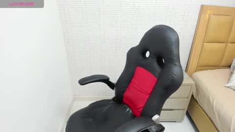 Snapshot of meganzarick chatting on 09/22/25, 12:29 M E G A N online show from 09/22/25, 12:29