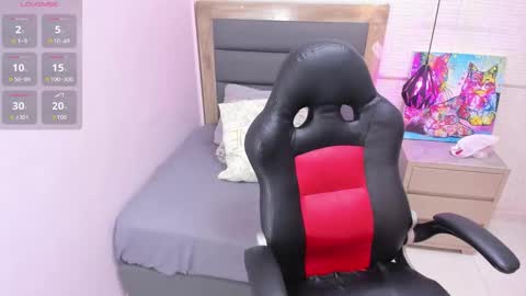 Snapshot of meganzarick chatting on 11/06/25, 03:07 M E G A N online show from 11/06/25, 03:07