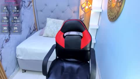 Snapshot of meganzarick chatting on 11/12/25, 03:29 M E G A N online show from 11/12/25, 03:29