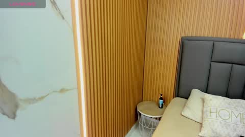 Snapshot of meganzarick chatting on 11/15/25, 03:15 M E G A N online show from 11/15/25, 03:15