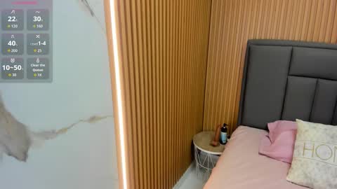 Snapshot of meganzarick chatting on 11/18/25, 02:50 M E G A N online show from 11/18/25, 02:50