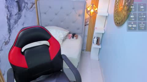 Snapshot of meganzarick chatting on 11/26/25, 03:18 M E G A N online show from 11/26/25, 03:18