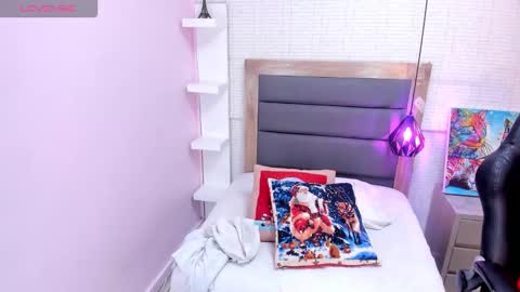 Snapshot of meganzarick chatting on 12/18/25, 03:23 M E G A N online show from 12/18/25, 03:23