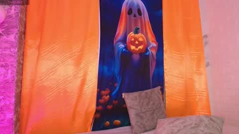 Snapshot of megganfoxy chatting on 10/13/25, 07:47 megganfoxy online show from 10/13/25, 07:47