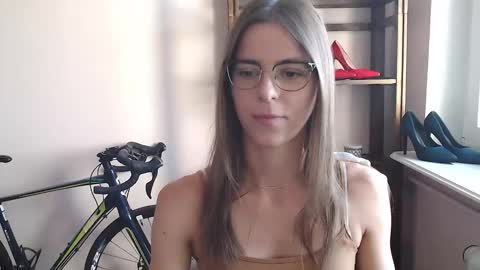 Snapshot of megi_erotic chatting on 04/02/26, 06:22 Megi online show from 04/02/26, 06:22