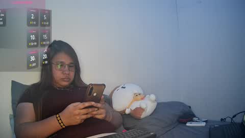 Snapshot of meichangcb chatting on 12/18/24, 03:04 mei chang online show from 12/18/24, 03:04