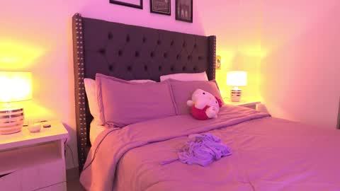 meiis3 online show from 11/11/25, 10:21