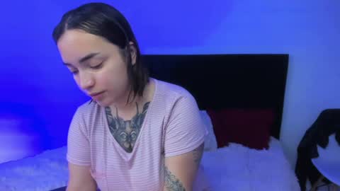 Snapshot of meily_oficial chatting on 05/11/26, 11:13 IG soymeily oficial online show from 05/11/26, 11:13