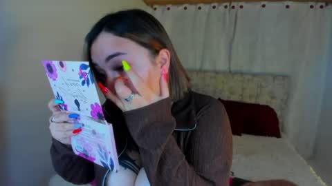 Snapshot of meily_oficial chatting on 06/12/26, 04:00 IG soymeily oficial online show from 06/12/26, 04:00