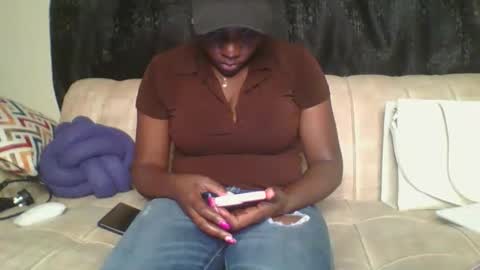 Snapshot of mel_candi94 chatting on 09/21/25, 03:24 pretty online show from 09/21/25, 03:24