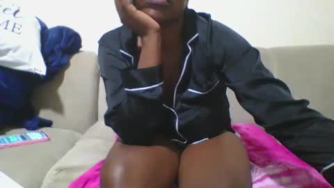 Snapshot of mel_candi94 chatting on 10/07/25, 07:44 pretty online show from 10/07/25, 07:44