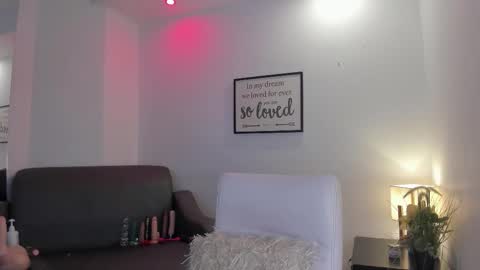 Snapshot of melan_owen chatting on 11/30/25, 11:03 melan_owen online show from 11/30/25, 11:03