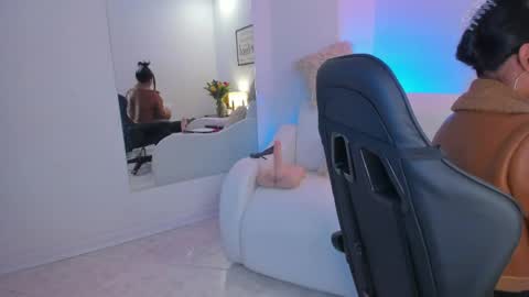 melan_owen online show from 06/07/26, 11:03