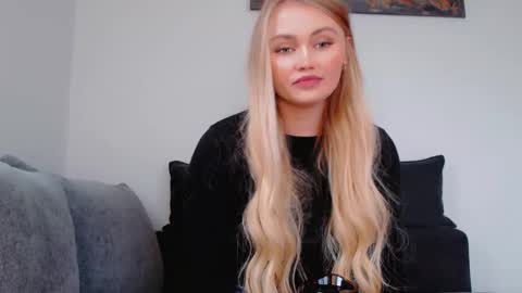 Snapshot of melani_a chatting on 12/05/25, 12:14 Melania online show from 12/05/25, 12:14