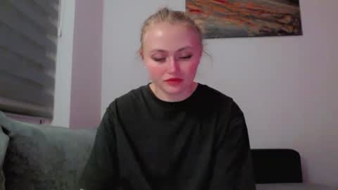 Snapshot of melani_a chatting on 12/19/25, 07:21 Melania online show from 12/19/25, 07:21