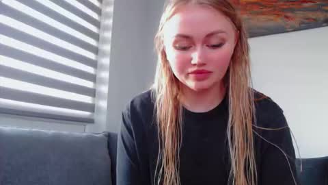 Snapshot of melani_a chatting on 03/10/26, 03:39 Melania online show from 03/10/26, 03:39
