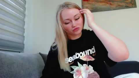 Snapshot of melani_a chatting on 05/30/26, 10:23 Melania online show from 05/30/26, 10:23
