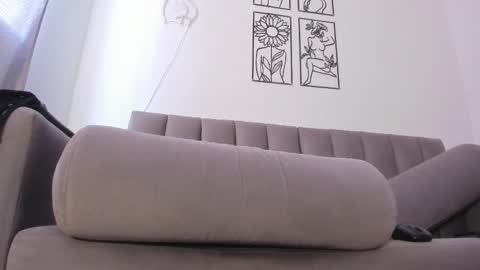 Snapshot of melani_greyy chatting on 10/28/25, 09:17 melani greyy online show from 10/28/25, 09:17