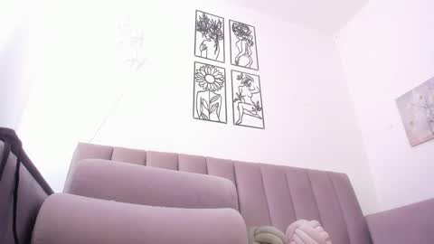 Snapshot of melani_greyy chatting on 11/21/25, 09:24 melani greyy online show from 11/21/25, 09:24