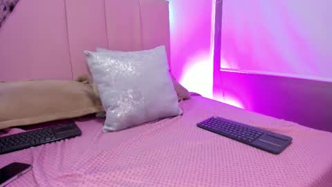 Snapshot of melani_xc chatting on 11/01/25, 04:31 MELANI - online show from 11/01/25, 04:31