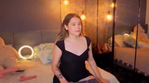 Snapshot of melanie__5 chatting on 10/15/25, 09:48 Melanie Baez online show from 10/15/25, 09:48