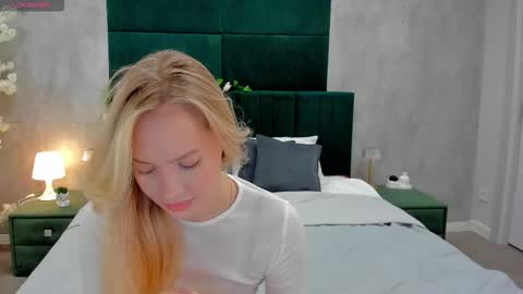 Melanie online show from 11/20/25, 01:06