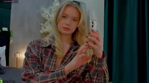 Melanie online show from 11/22/25, 01:04