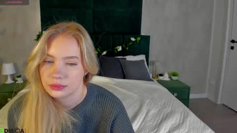 Melanie online show from 12/04/25, 01:04