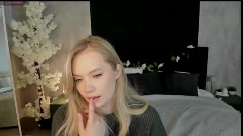 Melanie online show from 12/14/25, 12:27