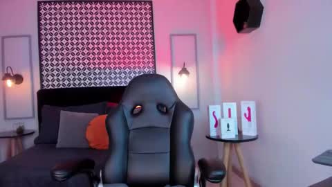 Melanie online show from 11/27/25, 10:34