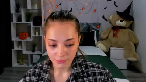 MelanieAlves online show from 10/13/25, 12:38