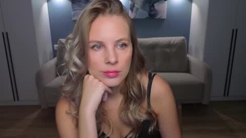 Melanie Bennett online show from 12/04/25, 06:34