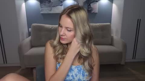 Snapshot of melaniebennett chatting on 12/18/25, 06:30 Melanie Bennett online show from 12/18/25, 06:30