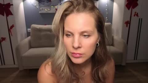Snapshot of melaniebennett chatting on 01/05/26, 05:27 Melanie Bennett online show from 01/05/26, 05:27