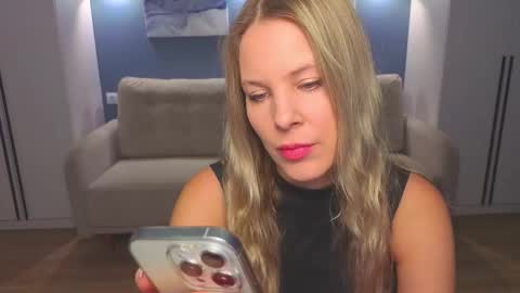 Snapshot of melaniebennett chatting on 01/12/26, 06:07 Melanie Bennett online show from 01/12/26, 06:07