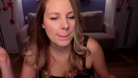 Snapshot of melaniebennett chatting on 02/15/26, 06:10 Melanie Bennett online show from 02/15/26, 06:10