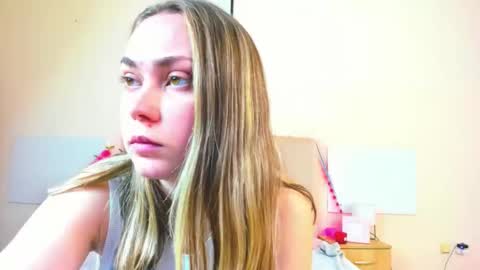 Snapshot of melaniecutys chatting on 05/14/26, 06:42 Melania online show from 05/14/26, 06:42
