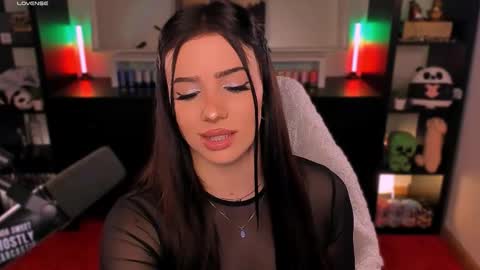 Snapshot of melanielipps chatting on 12/01/25, 07:41 Melanie online show from 12/01/25, 07:41