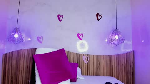 Melanie Roux online show from 02/08/25, 10:51